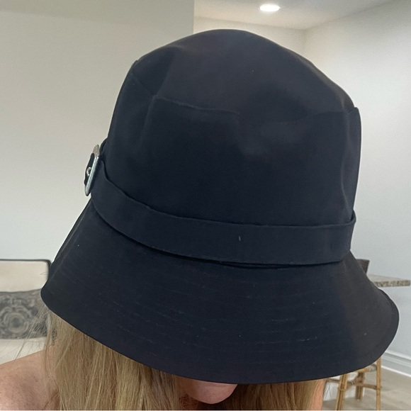 Burberry Authentic Rain Hat …  Black Bucket Hat with Silver Buckle - Picture 1 of 4